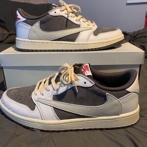 Travis Scott Reverse mocha Size 12.
